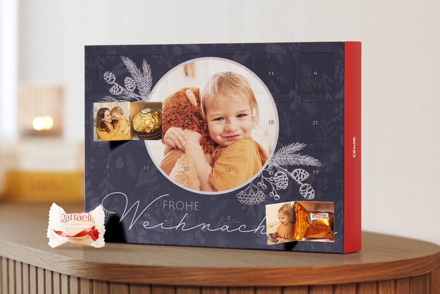 Ein liebevolles CEWE Fotobuch mit Weihnachtsmotiven, geschmückt mit Fotos und festlichem Design