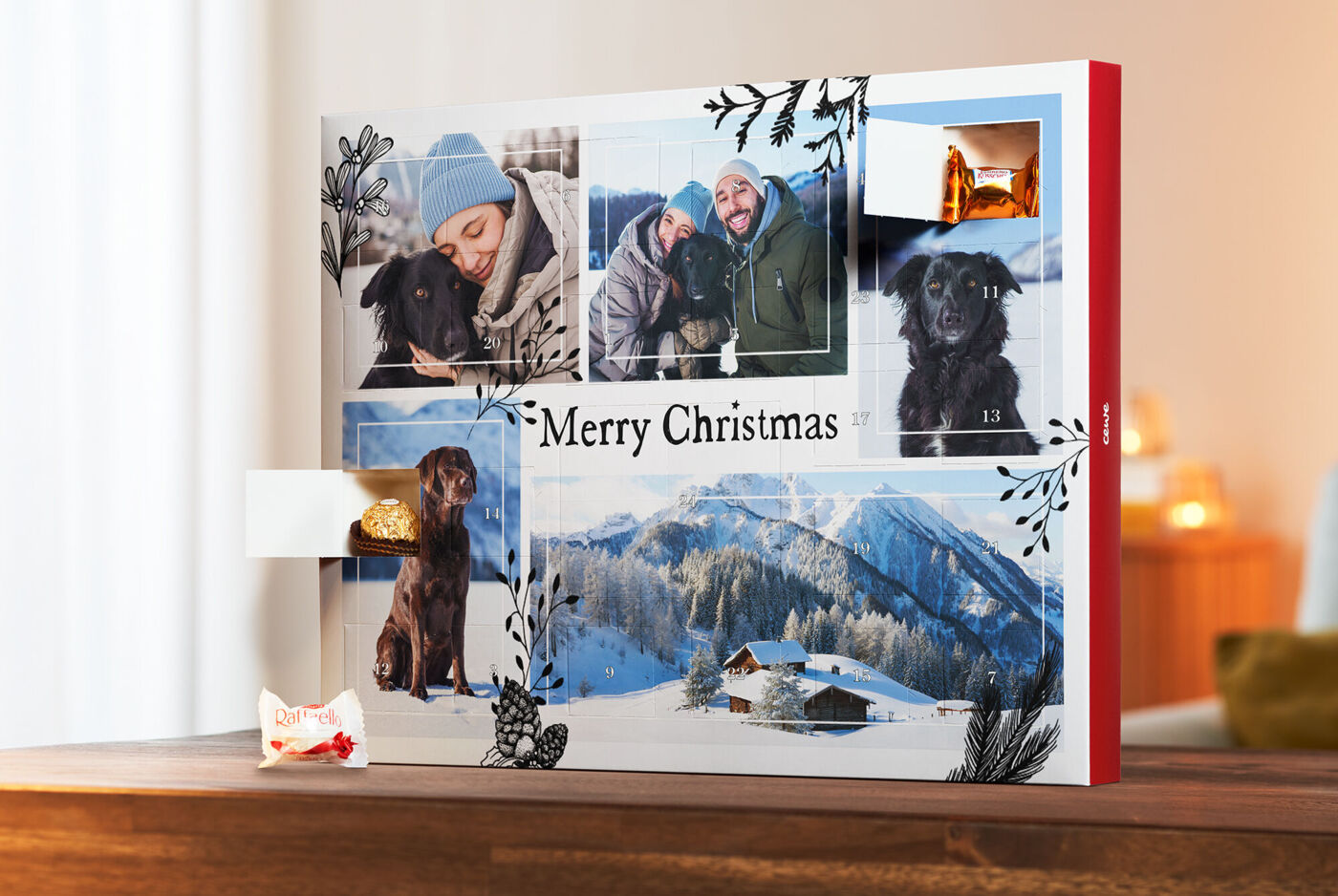 Ein wunderschön gestaltetes CEWE Fotobuch mit Weihnachtsmotiven und Bildern eines Hundes.