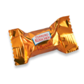 Un Ferrero Küsschen in foglia dorata, confezionato con una scritta rossa. Ideale per un regalo dolce.